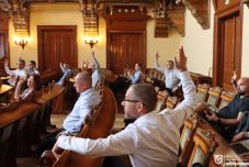 Szembe ment Gálfival a testület, nem kap több pénzt a Szejke